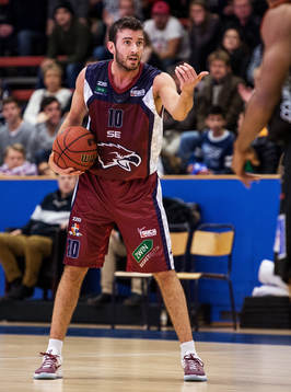 Sekan Inan, Stockholm Eagles, gestikulerar till sina
