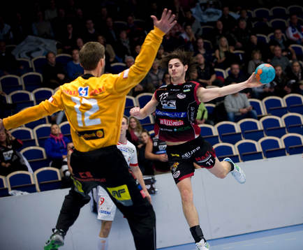 Thomas Varsamis, Malmö, överlistar Robert Bladh,