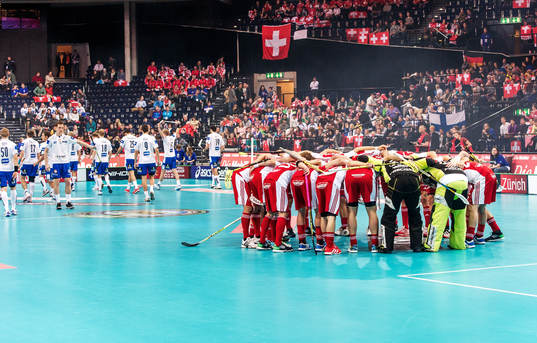Schweiz taggar igång innan matchen