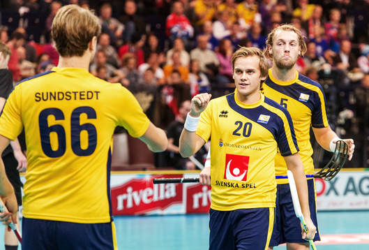 Linus Nordgren och Joel Kanebjörk, gratulerar Rasmus