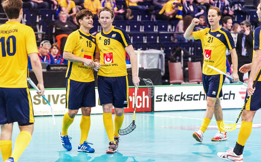 Karl-Johan Nilsson, Sverige, gratulerar Patrik Mamström,