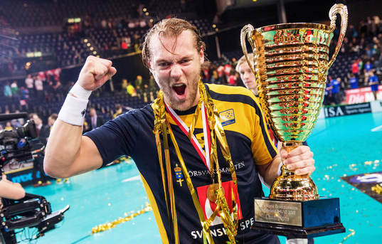 Joel Kanebjörk, Sverige, jublar med pokalen
