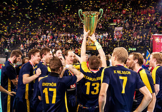 Sverige höjer pokalen