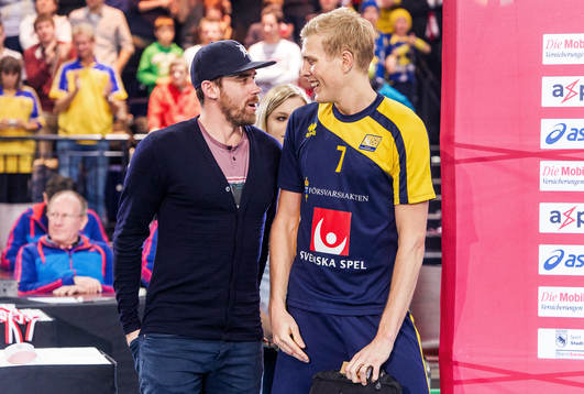 En glad Henrik Zetterberg delade ut pris till bästa