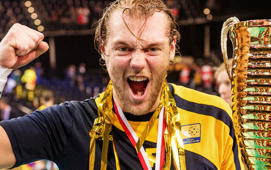 Joel Kanebjörk, Sverige, jublar med pokalen