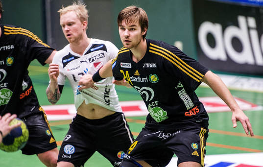 Linus Ekman, Sävehof, gör sin första match i Elitserien