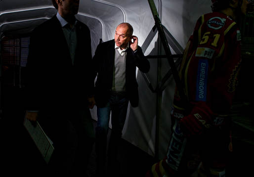 Kent Johansson, tränare Frölunda, är på väg ut till
