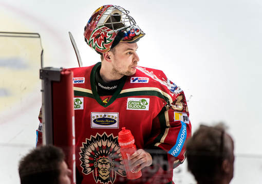 Julius Hudacek, målvakt, Frölunda, sköljer munnen och