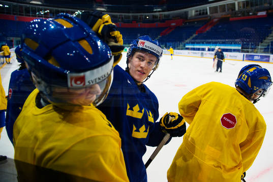 Tom Nilsson skojar med Linus Arnesson