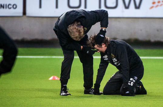 Jörgen Lennartsson, tränare Elfsborg, kollar till Marcus