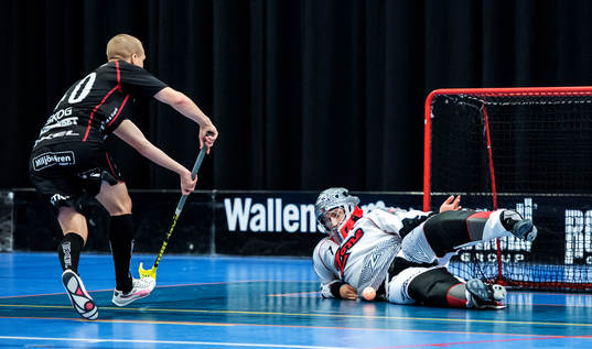 Jon Hedlund, målvakt, Pixbo, räddar en straff från