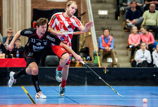 Johannes Larsson, Falun, i kamp om bollen med Martin