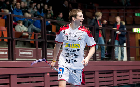 Mattias Samuelsson, gör ett av Storvretas mål, jubel