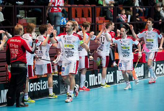 Fredrik Holtz gör 6-3 för Storvreta, jubel