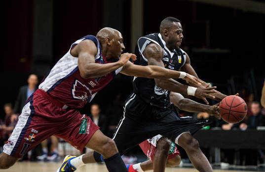 Gerald Riley Jr, Stockholm Eagles sträcker sig