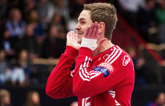 Andreas Palicka, målvakt, Kiel, slår sig själv om