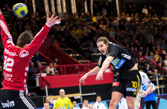 Victor Fridén, Sävehof, gör mål på Andreas Palicka,