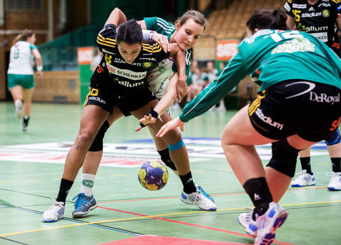 Jamina Roberts, Sävehof, håller undan Lova Liif, Skuru