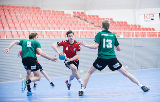 Jesper Kristiansson, Hässleholm, fintar Martin Sjörén,