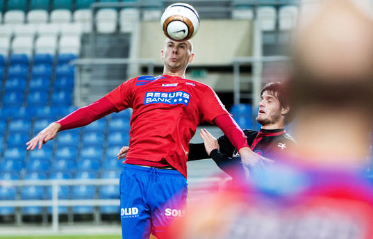 Robin Simovic, Helsingborg, nickar bollen