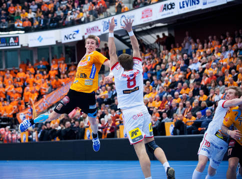 Olafur Gudmundsson, Kristianstad, skjuter, Albin Stenberg,