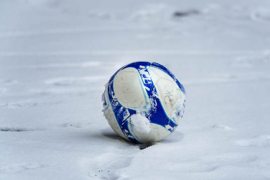 Fotboll på snön