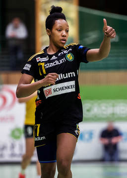 Edijana Dafé, Sävehof, ger tummer upp till Filippa