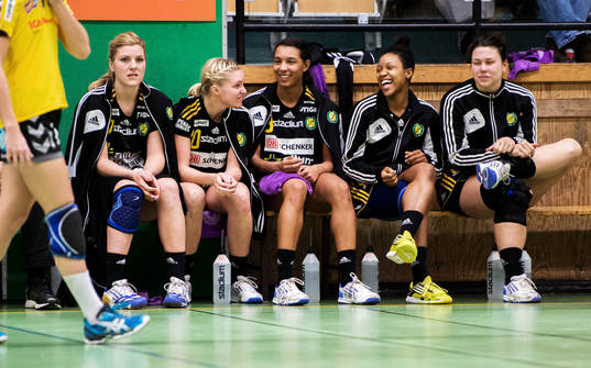 Glada miner på Sävehofs bänk. Frida Tegstedt, Jenny