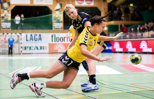 Linn Vaghfeldt, Kärra, tappar bollen