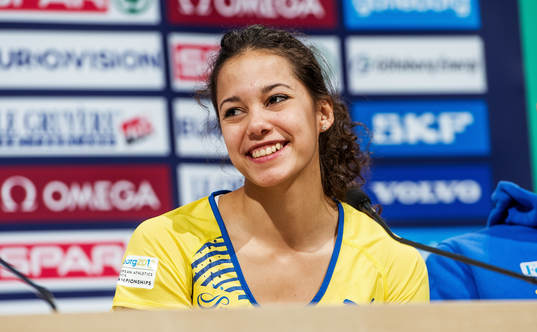 En glad Angelica Bengtsson, Sverige
