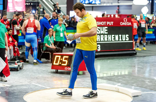 Leif Arrhenius, Sverige, gör sig redo för sista stöten