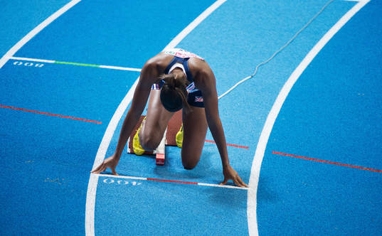 Shana Cox, Storbritannien, gör sig redo för start på 400m