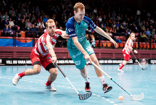 Erik Svensson, Warberg, jagas av Isaac Rosén, Pixbo