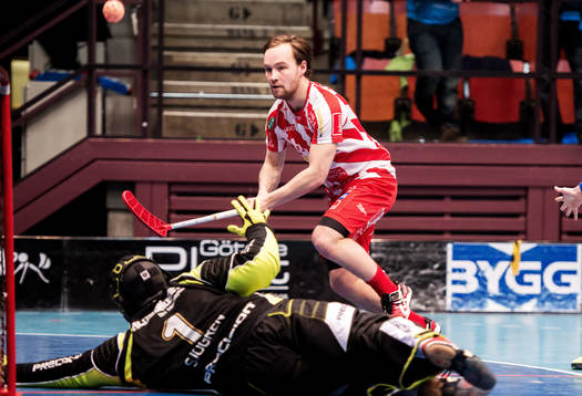 Emil Julkunen, Pixbo, skjuter över Warbergsmålet