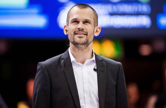 Stefan Holm är reporter för TV4