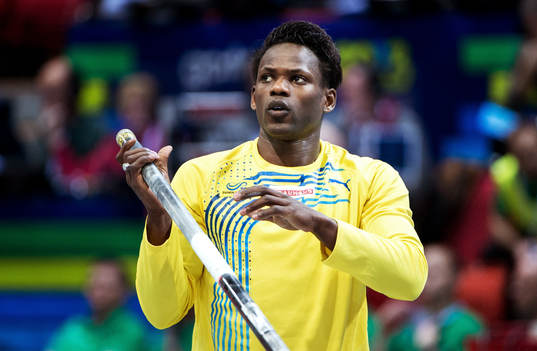 Alhaji Jeng, Sverige, rev ut sig i stavhoppskvalet
