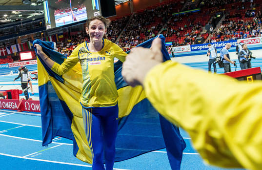 Erica Jarder, Sverige, springer mot sin tränare