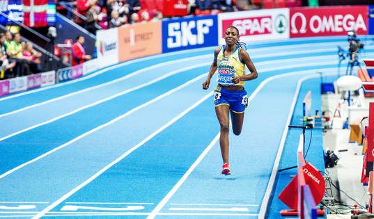 Abeba Aregawi, Sverige, vinner enkelt på 1500m