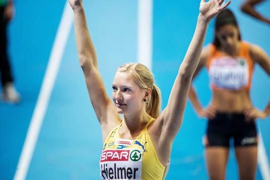 Moa Hjelmer, Sveirge, tog sig vidare till final på 400m