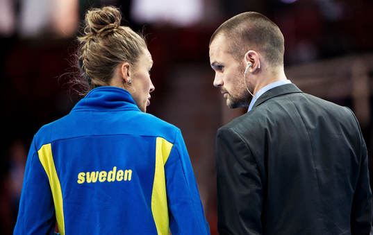 Ebba Jungmark, Sverige, pratar med Stefan Holm