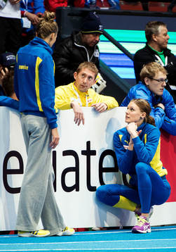 Ebba Jungmark, och Emma Green Tregaro, pratar med Yannick