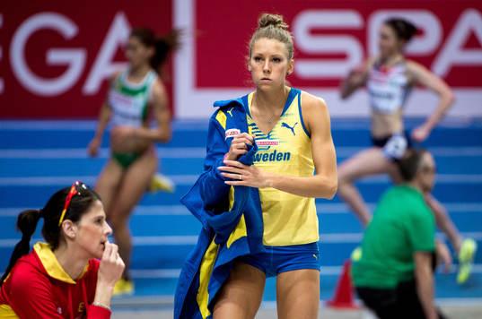 Ebba Jungmark, Sverige, gör sig redo att hoppa i