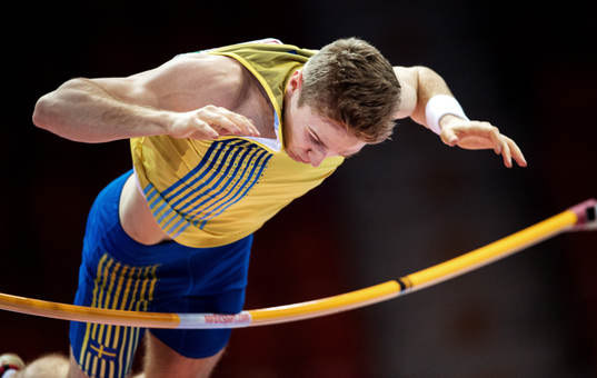 Fabian Rosenquist, Sverige, hoppar stavhopp i sjukampen