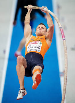 Pelle Rietveld, Nederländerna, hoppar stavhopp i sjukampen
