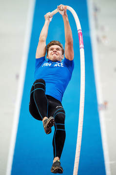 Kevin Mayer, Frankrike, hoppar stavhopp i sjukampen