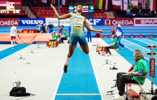 Michel Torneus, Sverige, hoppar i längdhoppsfinalen