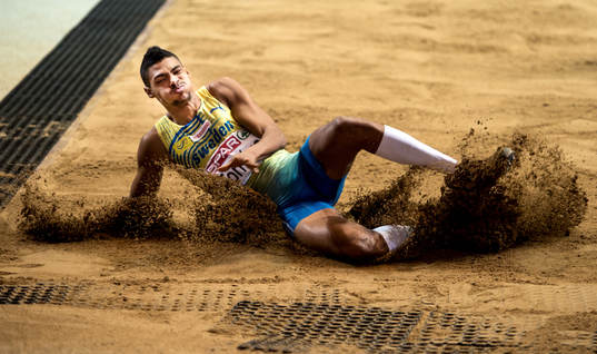 Michel Torneus, Sverige, hoppar i längdhoppsfinalen