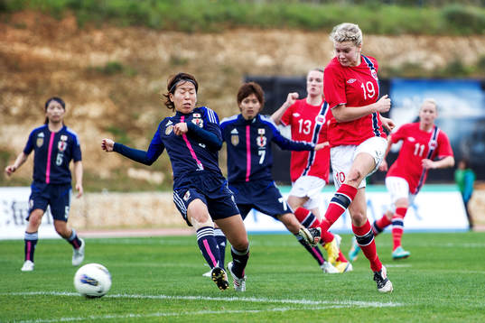 Ada S. Hegerberg, Norge, skjuter mot mål
