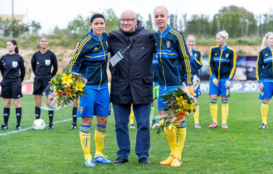 Sara Thunebro och Caroline Seger, gör sin 100:e landskamp.