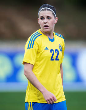 Olivia Schough, Sverige, debuterar i landslaget